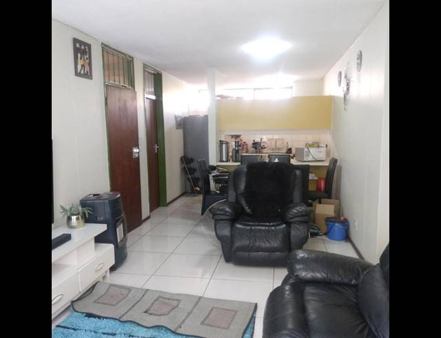 3 BEDROOM APARTMENT FOR SALE IN SUNNYSIDE